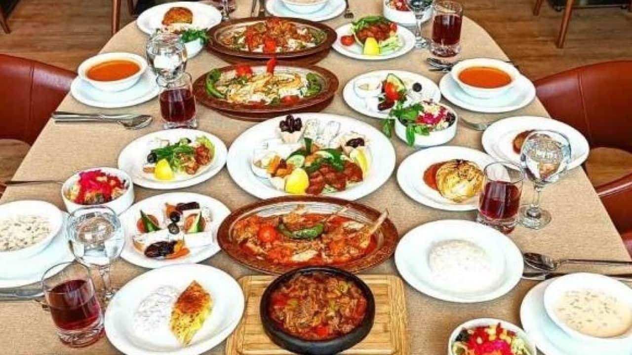 Foto - Sindirim sistemimiz, bir aylık oruç ibadeti sonrası... Bayramın ilk günü sofrası nasıl olmalıdır?