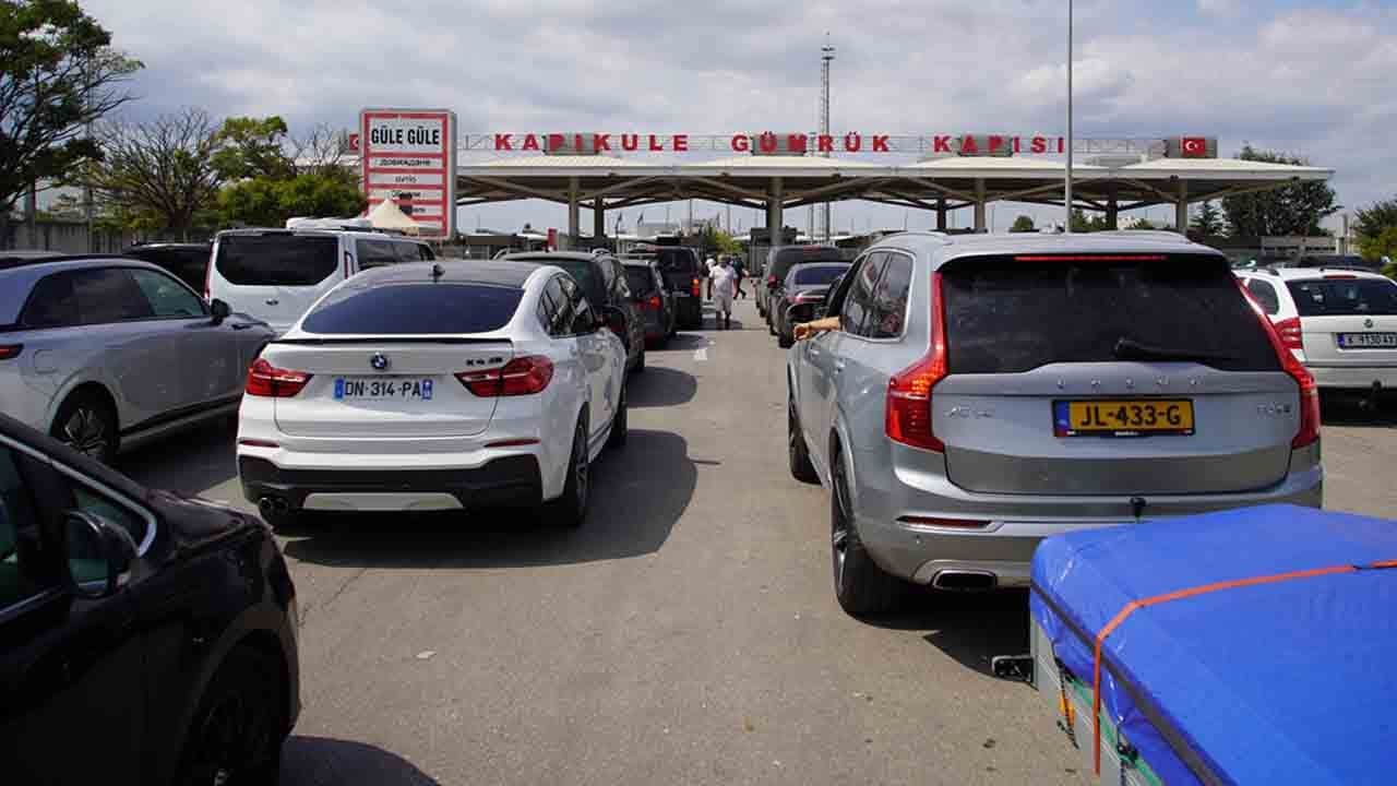 Sınır kapılarında rekor: 3,7 milyon yolcu geçiş yaptı