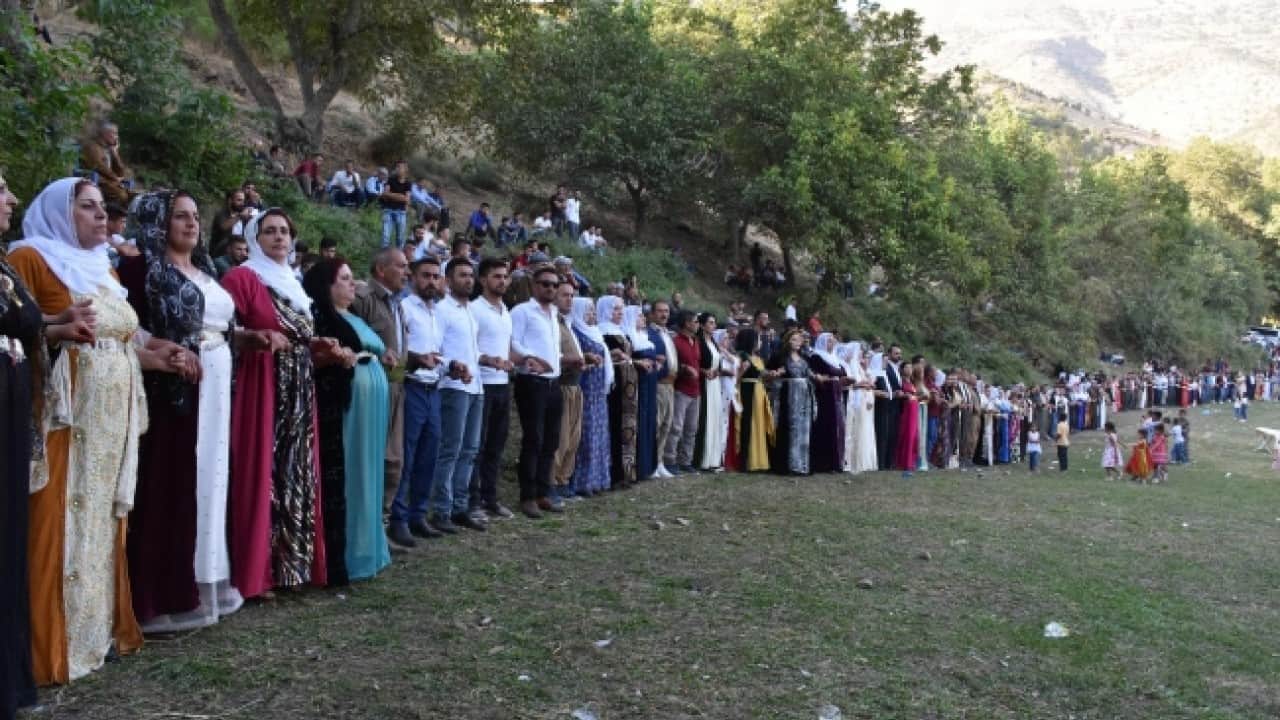 Foto - Şırnak’ta artık silah sesi değil, halay sesi var! Aşiret düğününde Erdoğan’a teşekkür
