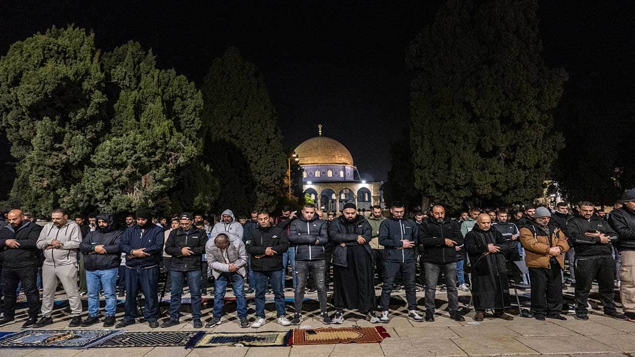 Foto - Siyonist kuşatmaya inat Mescid-i Aksa’da ilk teravih! Kudüs’te Müslümanların direnişi namazla şahlandı