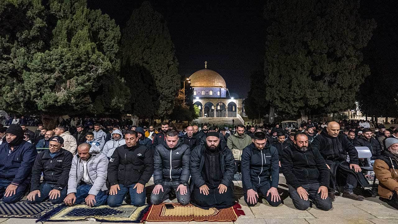 Foto - Siyonist kuşatmaya inat Mescid-i Aksa’da ilk teravih! Kudüs’te Müslümanların direnişi namazla şahlandı