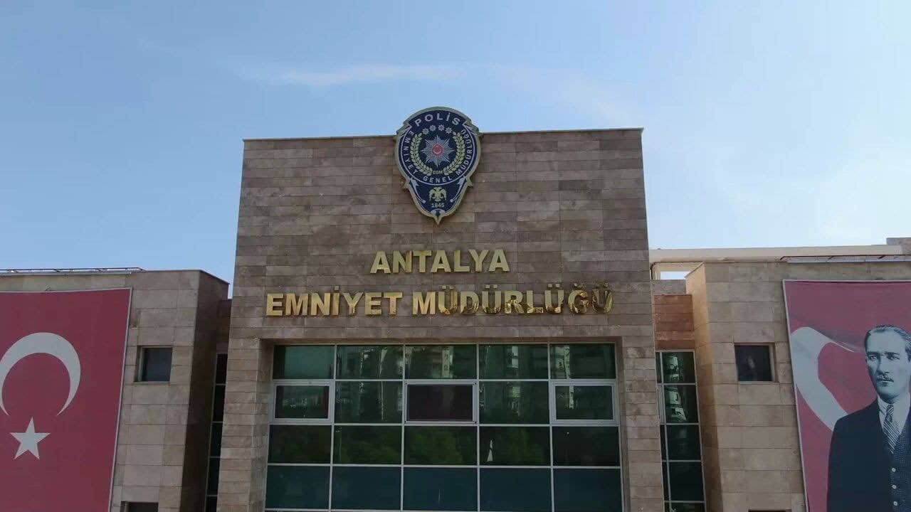 Foto - Skandal ki ne skandal! Emniyet Müdürü, büyük rezillik sonrası apar topar gözaltına alındı 