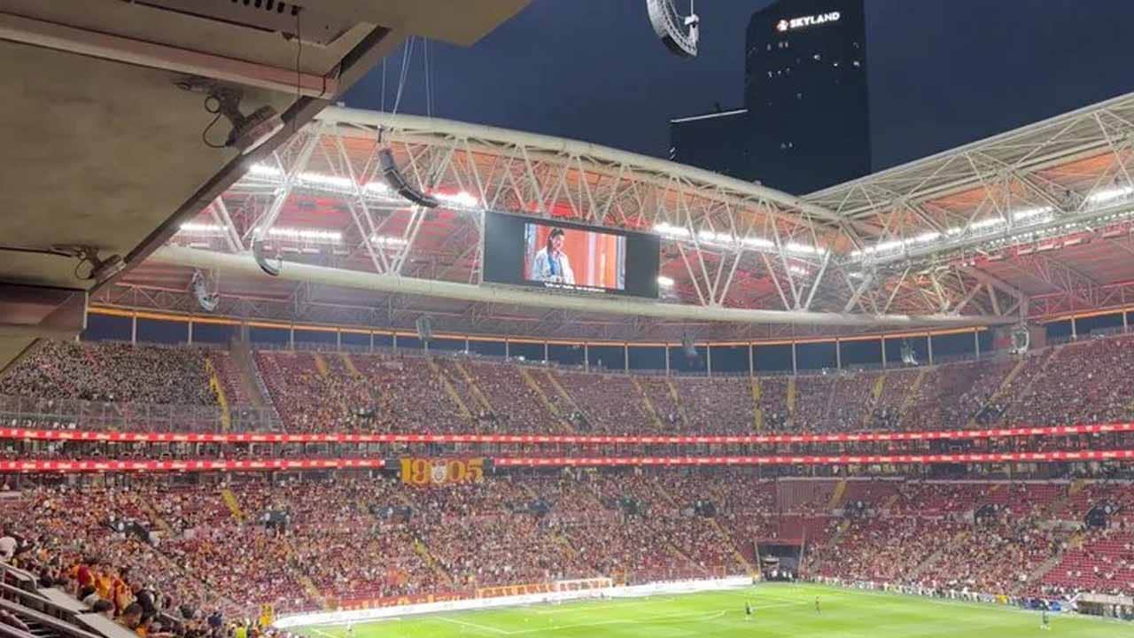 Foto - Skorboardda ve reklam panolarında yer aldı: Galatasaray maçına ‘İyilik Var’ damgası