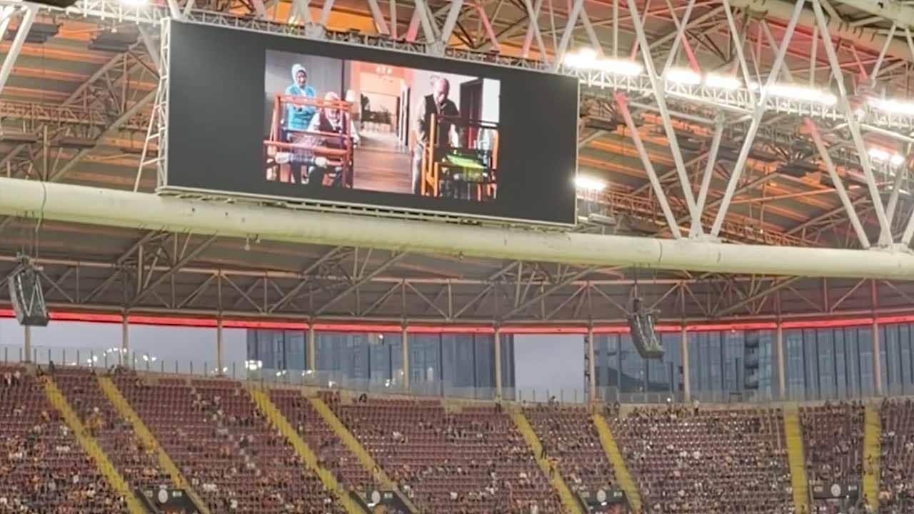 Foto - Skorboardda ve reklam panolarında yer aldı: Galatasaray maçına ‘İyilik Var’ damgası