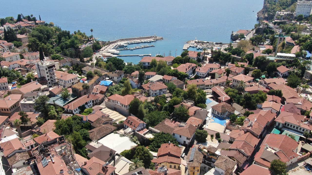 Foto - Sokaklar boş kalmıyor! Hava kararınca nüfus 100 katına çıkıyor