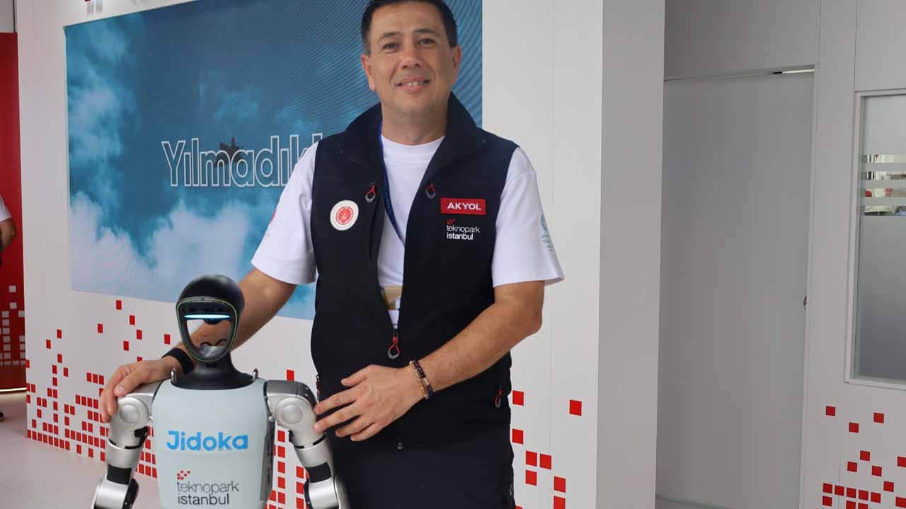 Foto - Şölene damga vuran anlar: TEKNOFEST’te halay çekip türkü söyleyen robot