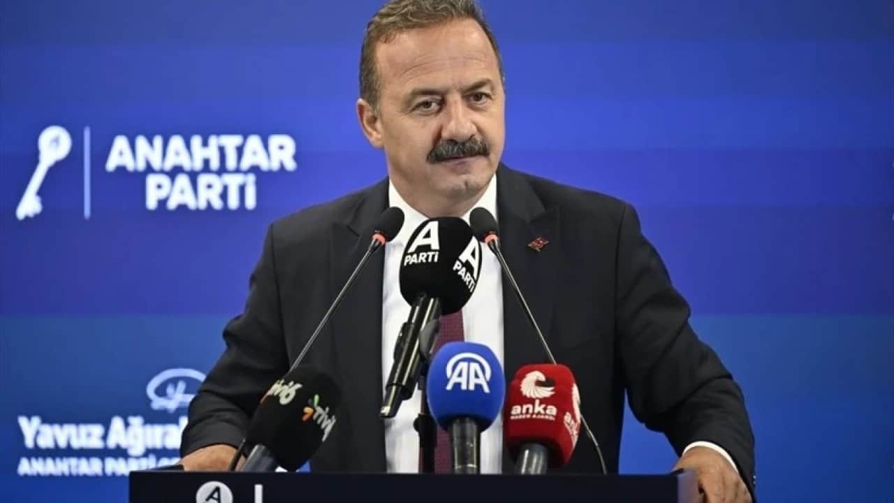 Foto - Son seçim anketi Türkiye'ye duyuruldu: Özgür Özel'in yeni partisi ile AK Parti arasındaki oy farkı olay oldu