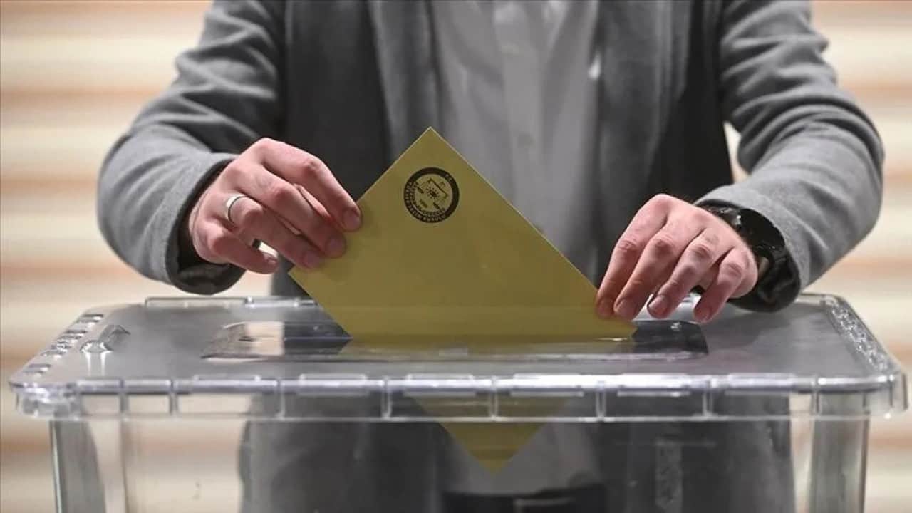 Foto - Son seçim anketi Türkiye'ye duyuruldu: Özgür Özel'in yeni partisi ile AK Parti arasındaki oy farkı olay oldu
