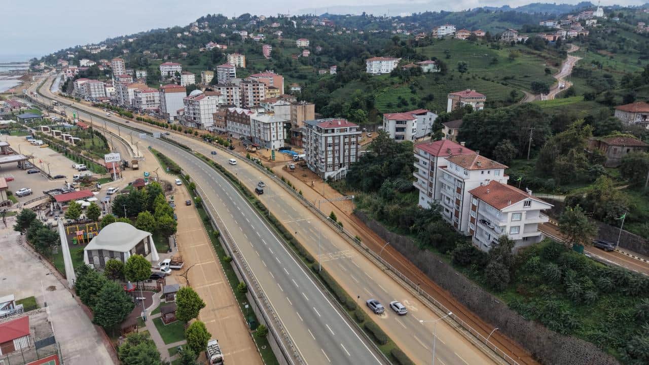 Foto - Son sürgünü topluyorlar! Heyelanlı bölgede çay hasadı