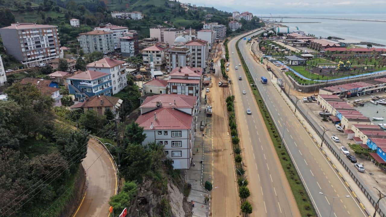 Foto - Son sürgünü topluyorlar! Heyelanlı bölgede çay hasadı
