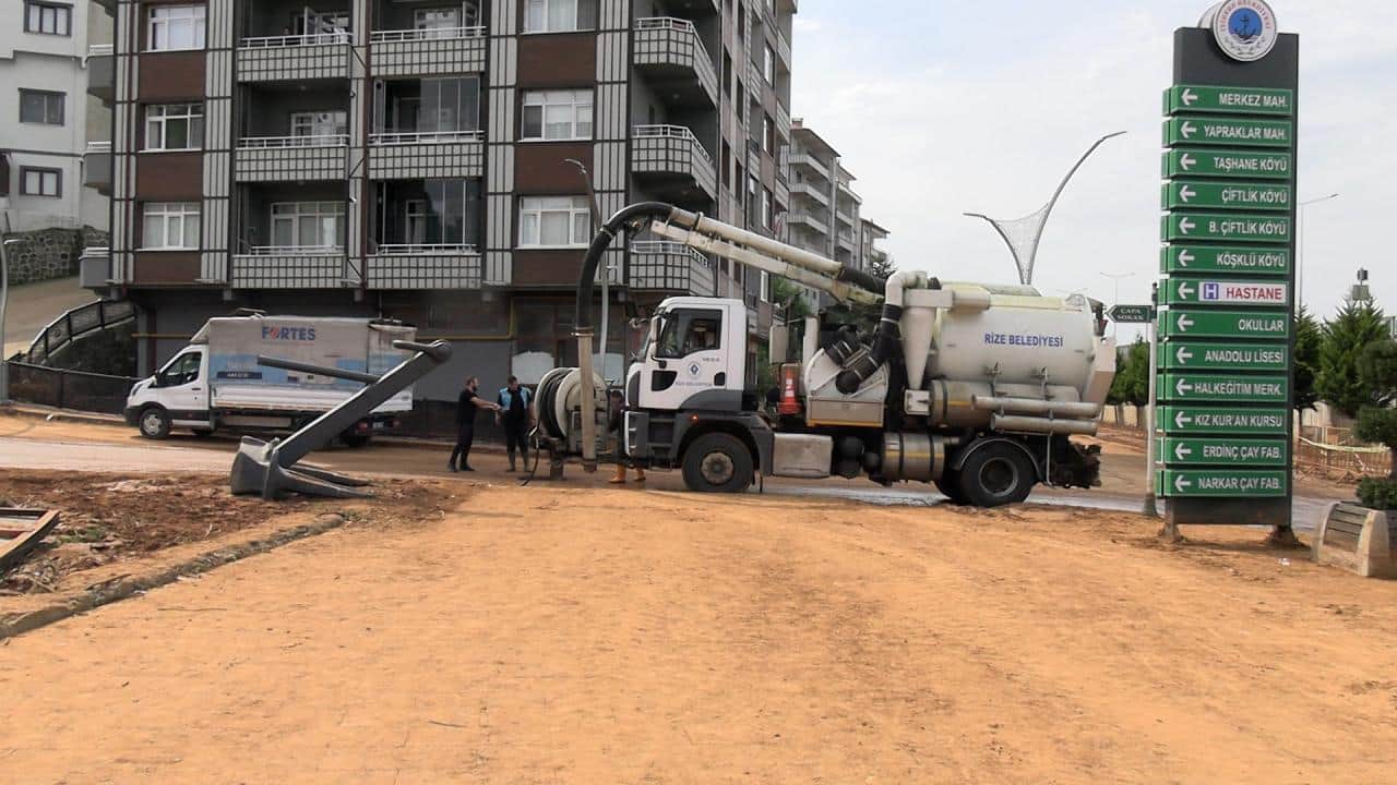 Foto - Son sürgünü topluyorlar! Heyelanlı bölgede çay hasadı