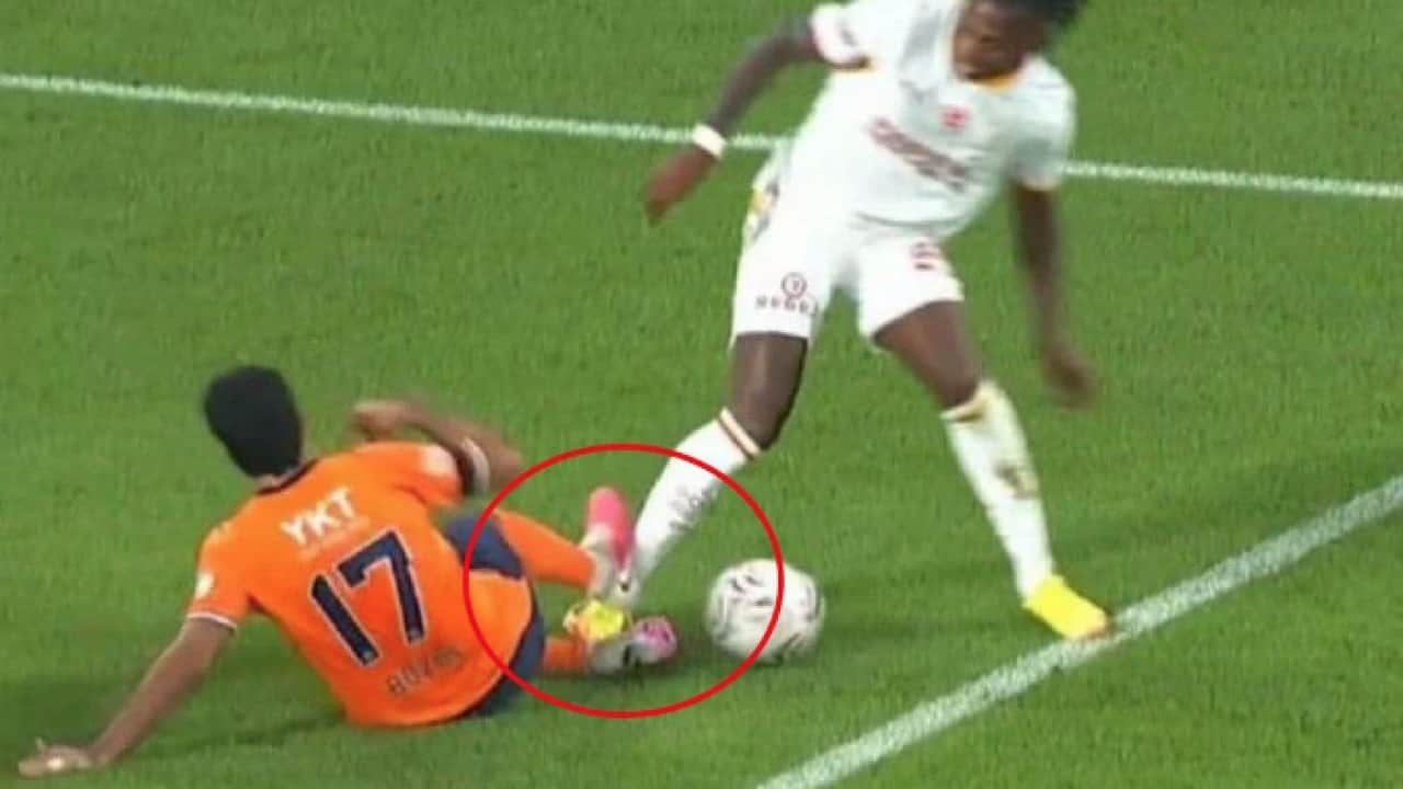 Foto - Sosyal medya ayağa kalktı: Kırmızı kart yiyen futbolcu fanatik Galatasaraylı çıktı