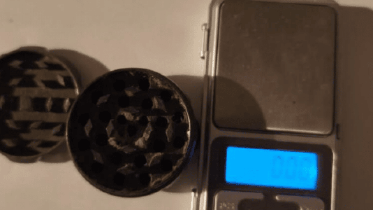 Foto - Sözde ünlülerin evinden neler çıktı neler! Bunlar mı topluma örnek olacak?