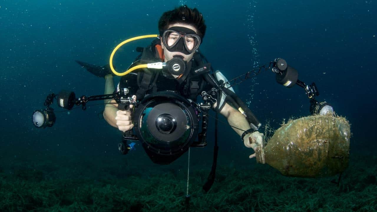 Su altında fotoğraflar çekiyor! 16 yaşında ‘doğanın çığlığını’ duyuruyor