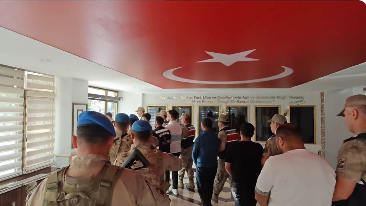 Foto - Suç örgütlerine devasa operasyon! Hesaplarındaki para miktarına inanamayacaksınız