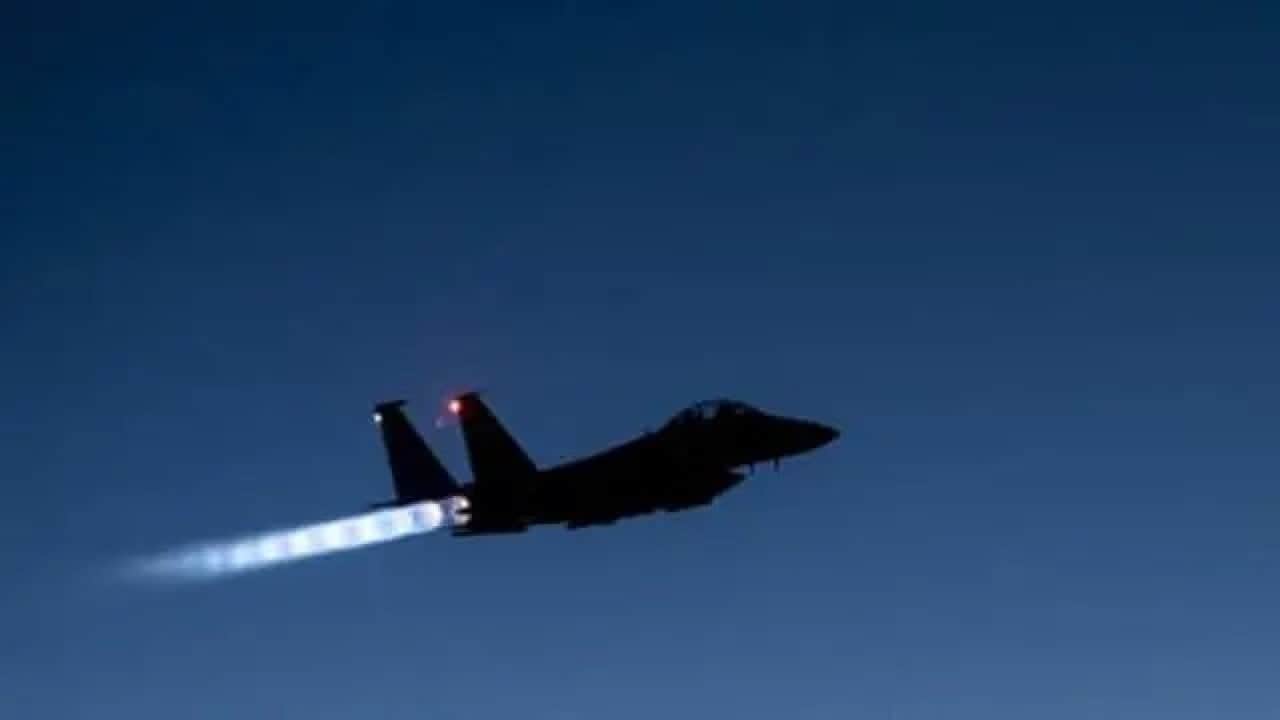 Foto - Suriye'de yine bir şeyler deneniyor: Savaş uçakları peş peşe havalanıp bomba yağdırdı