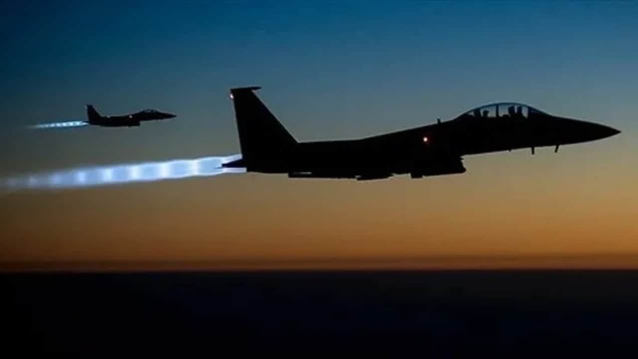Foto - Suriye'de yine bir şeyler deneniyor: Savaş uçakları peş peşe havalanıp bomba yağdırdı