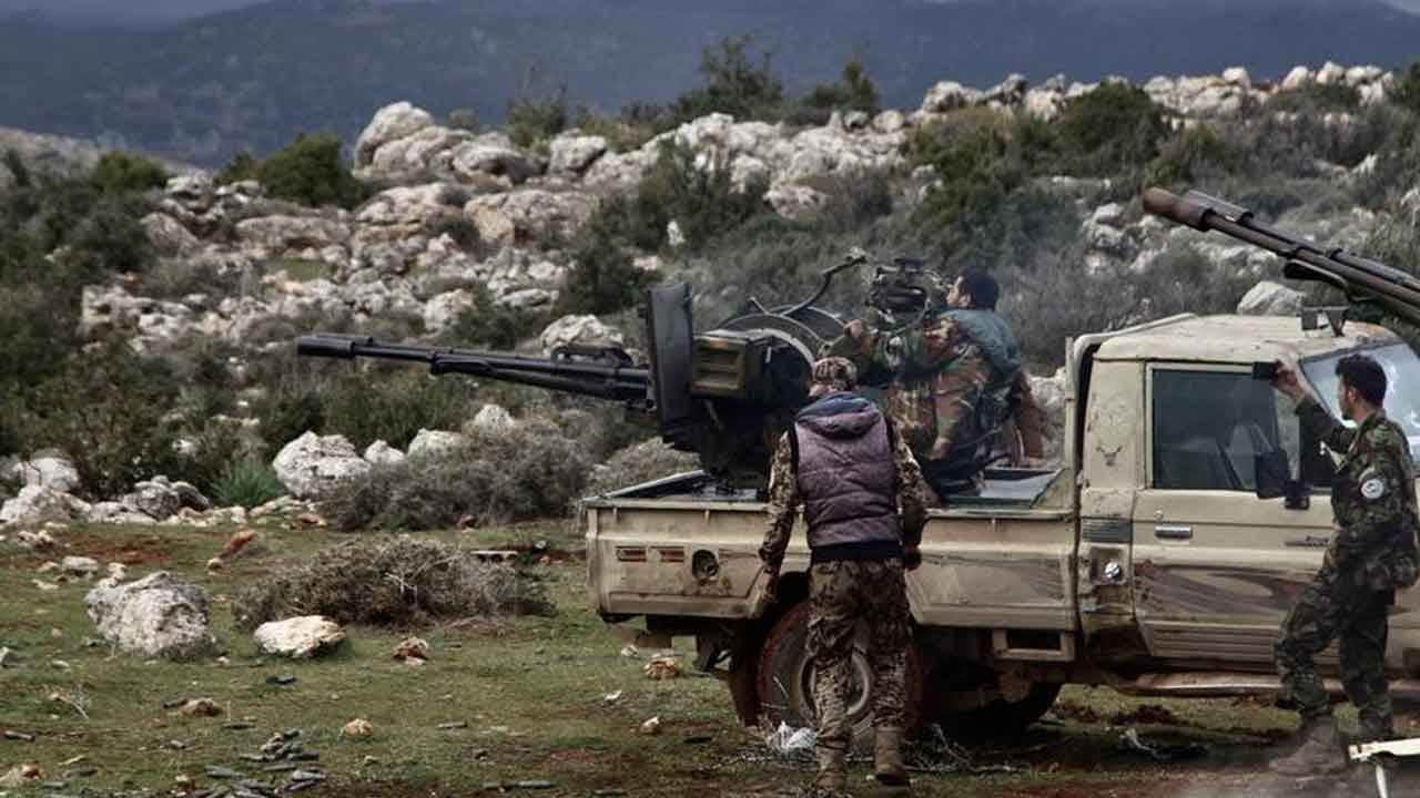 Foto - Suriye'den beklenmedik hamle! Sınıra asker yığıp roketatar, füze yerleştirdiler