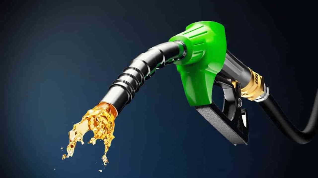 Foto - Sürücülerin başı döndü! Petrol çakıldı, akaryakıta sağlam indirim geliyor