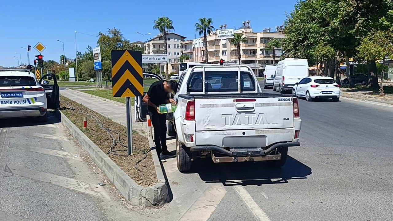 Foto - Sürücüsü olmayan kamyonet polisi alarma geçirdi! Gerçek ortaya böyle çıktı