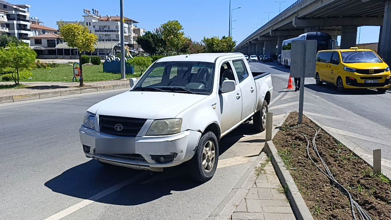 Foto - Sürücüsü olmayan kamyonet polisi alarma geçirdi! Gerçek ortaya böyle çıktı