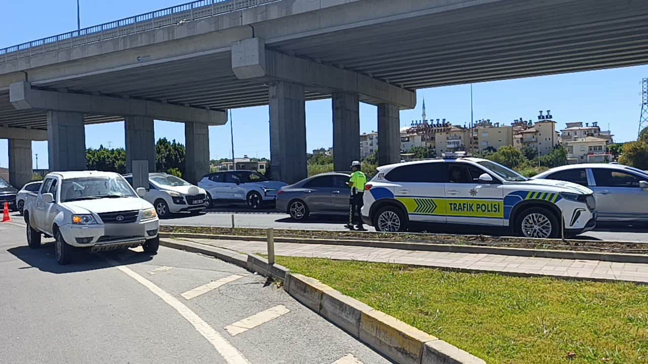 Foto - Sürücüsü olmayan kamyonet polisi alarma geçirdi! Gerçek ortaya böyle çıktı