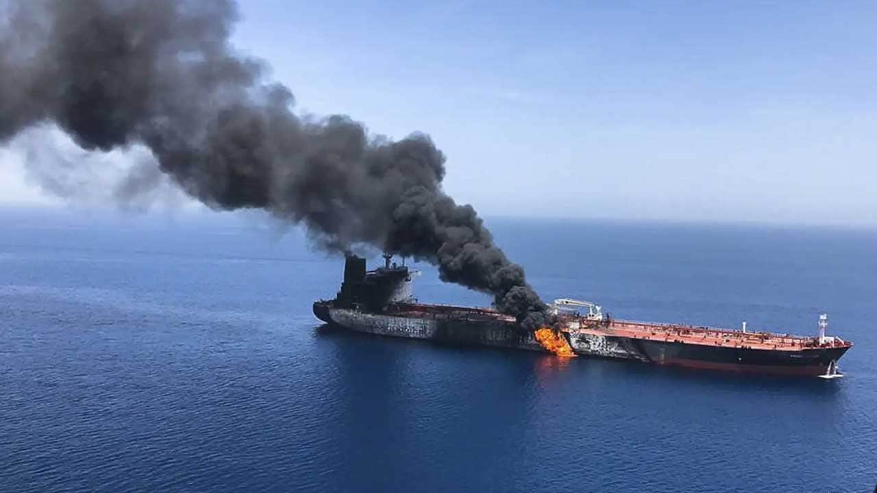Foto - Suudi Arabistan'a ait iki gemi vuruldu