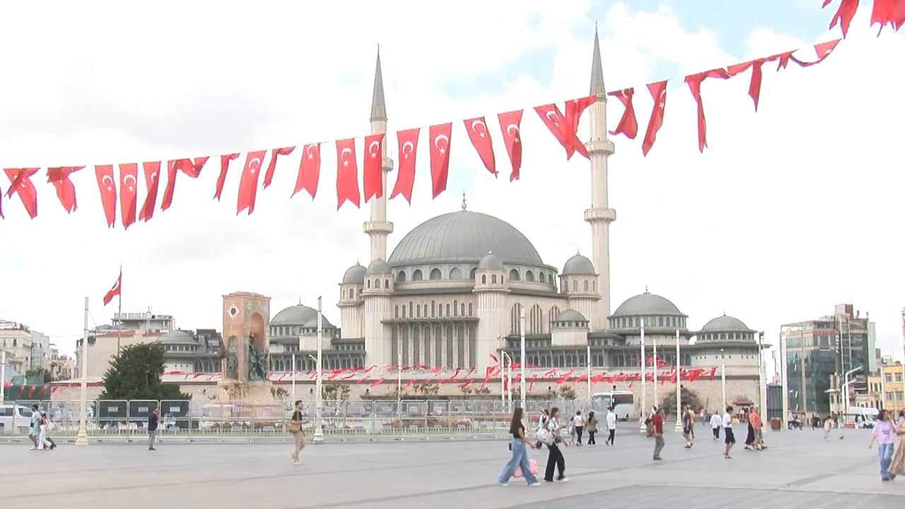 Taksim Camii'nde 30 Ağustos mevlidi: Şehitler için Kur’an-ı Kerim okundu, dualar edildi