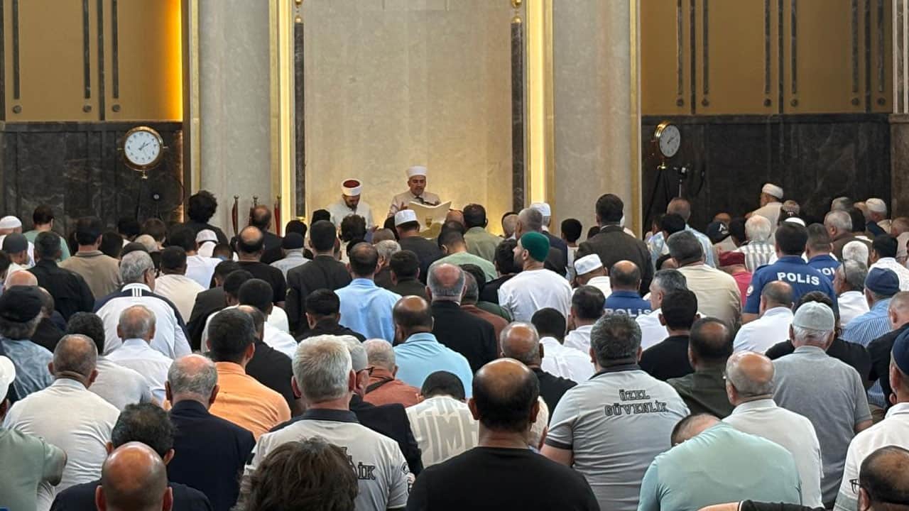 Foto - Taksim Camii'nde 30 Ağustos mevlidi: Şehitler için Kur’an-ı Kerim okundu, dualar edildi