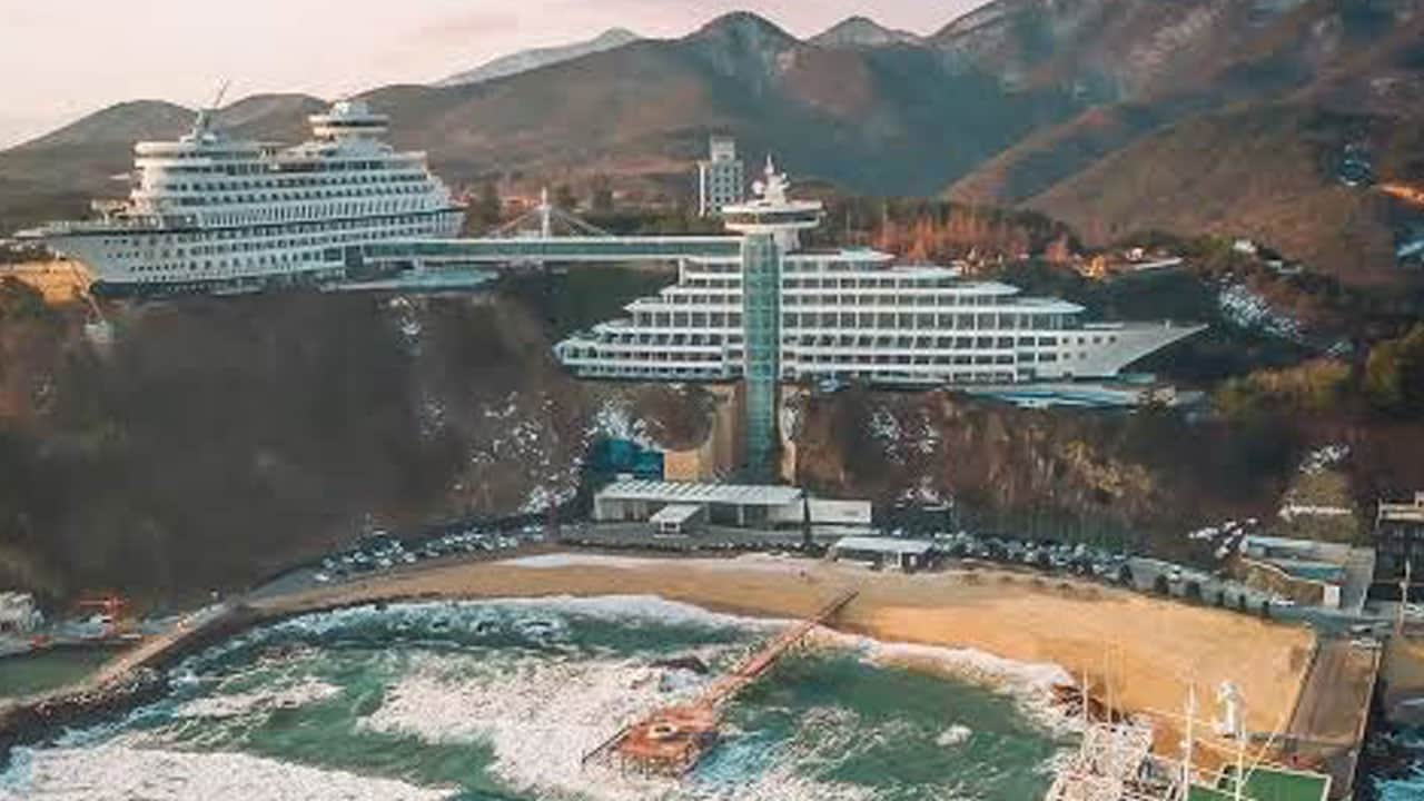 Foto - Tam 30 bin ton ağırlığında! Uçurumdaki dev geminin sırrı ortaya çıktı