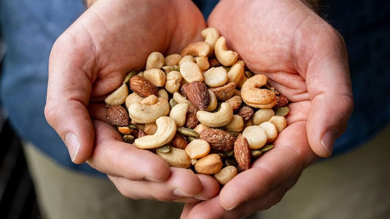 Tansiyon riskine karşı küçük sır! Her gün bir avuç yiyenler farkı hissediyor