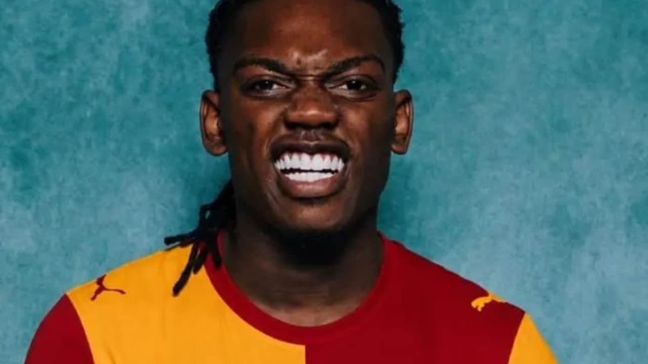 Foto - Taraftara seslendi! İmzayı atan Leao'dan ilk mesaj