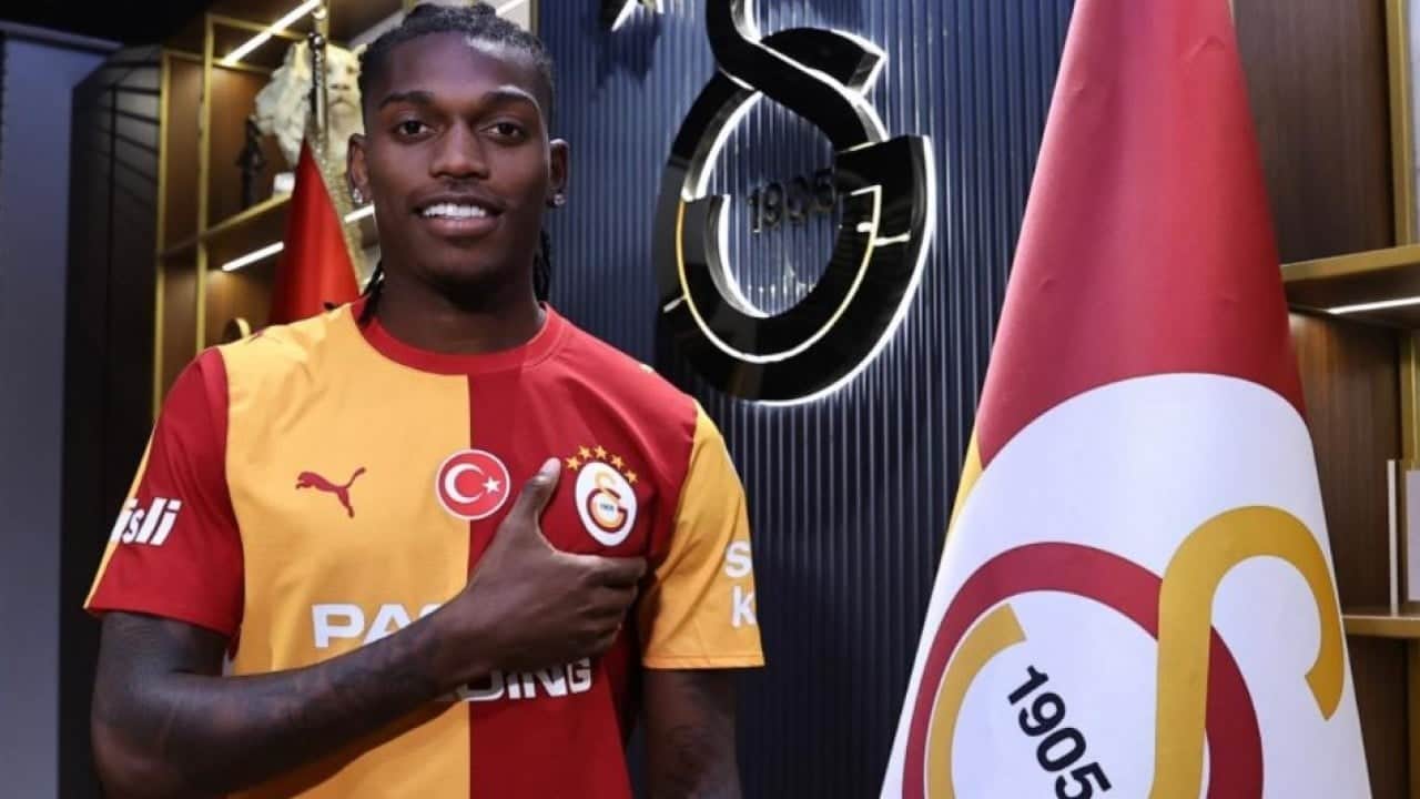 Taraftara seslendi! İmzayı atan Leao'dan ilk mesaj