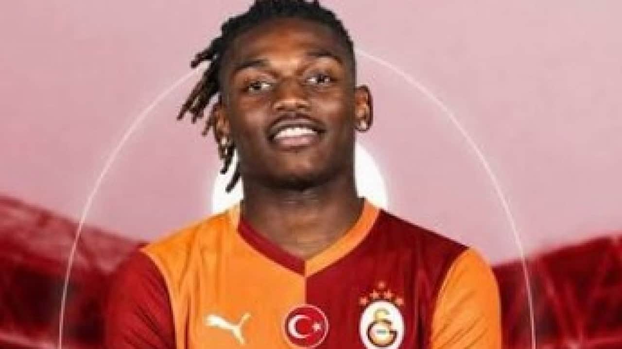 Foto - Taraftara seslendi! İmzayı atan Leao'dan ilk mesaj
