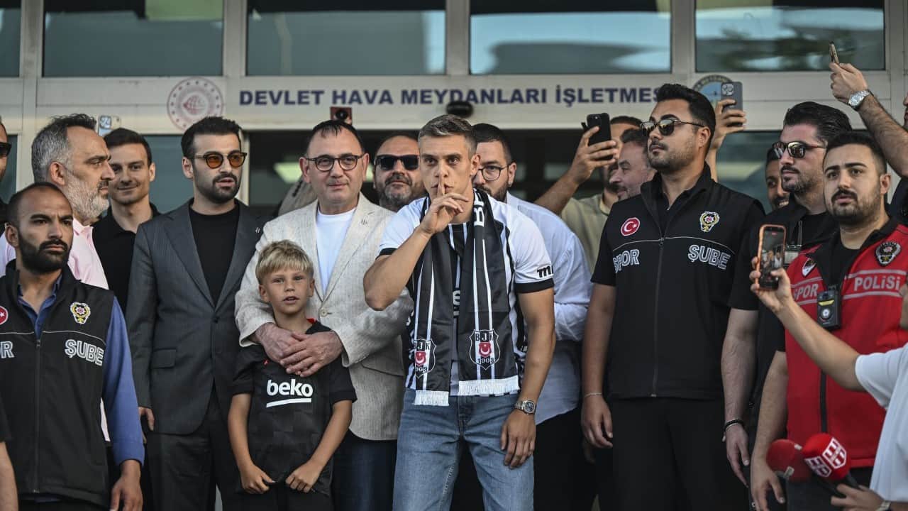 Foto - Taraftarlar korkudan ne yapacaklarını şaşırsa da.. Trossard Beşiktaşlılar'ı korkuttu