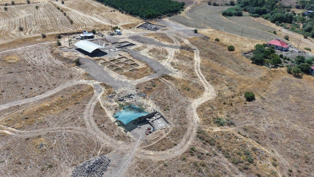 Foto - Tarlada fidan dikerken bulunmuştu! O mozaiğin ardından dev yerleşim ortaya çıktı