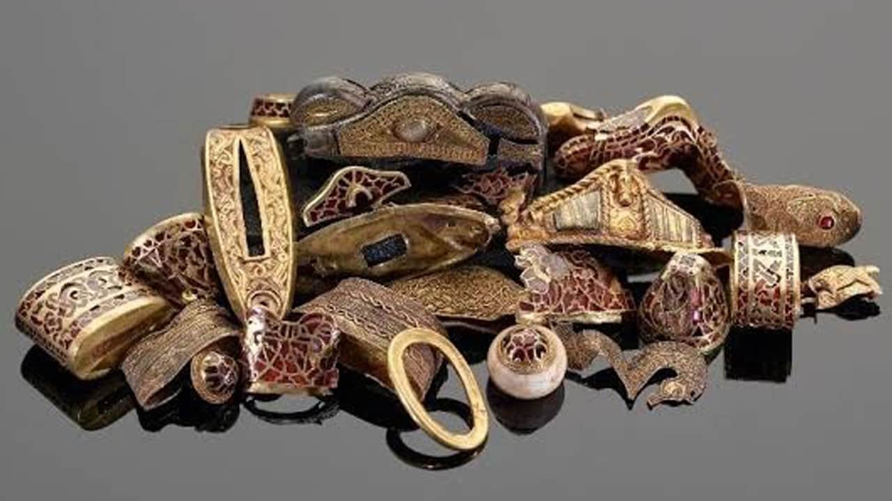 Foto - Tarlasının altı kralın hazine odası çıktı: 244 torba altın çıkardı