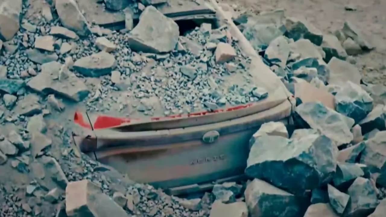 Foto - Tata'dan inanılmaz test! 5 bin dolarlık yeni sedanının üzerine 20 ton çakıl döktüler!