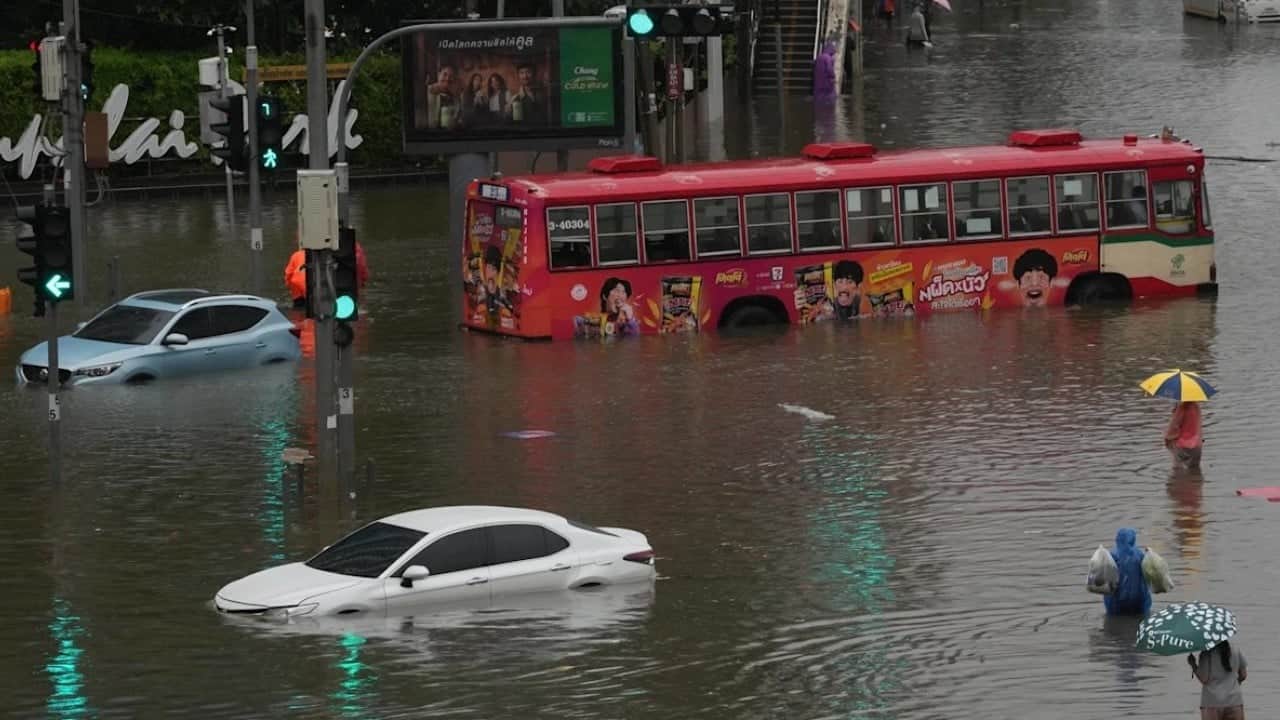 Foto - Tayland'ın başkenti Bangkok sele teslim oldu! 700 bin kişi olumsuz etkiledi