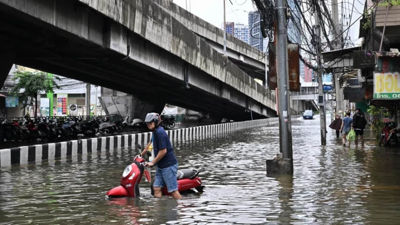 Foto - Tayland'ın başkenti Bangkok sele teslim oldu! 700 bin kişi olumsuz etkiledi