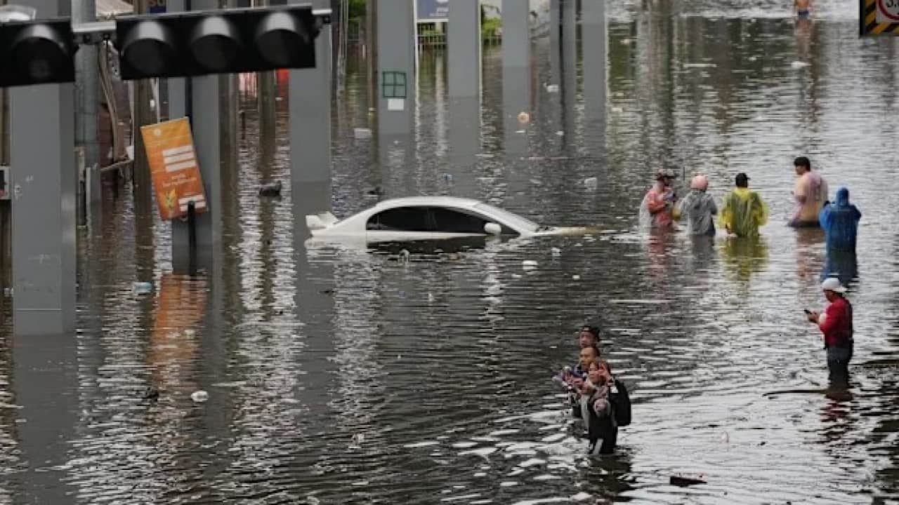 Foto - Tayland'ın başkenti Bangkok sele teslim oldu! 700 bin kişi olumsuz etkiledi