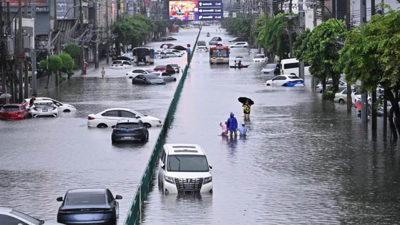 Foto - Tayland'ın başkenti Bangkok sele teslim oldu! 700 bin kişi olumsuz etkiledi