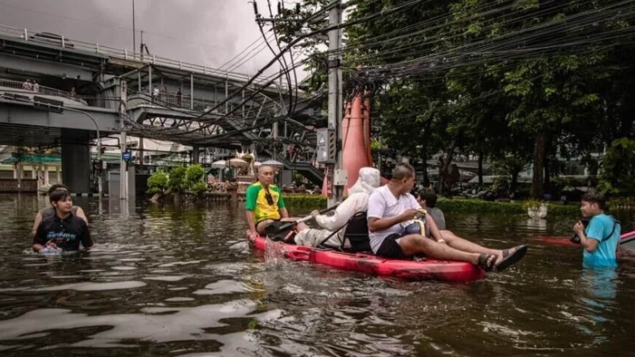 Tayland'ın başkenti Bangkok sele teslim oldu! 700 bin kişi olumsuz etkiledi