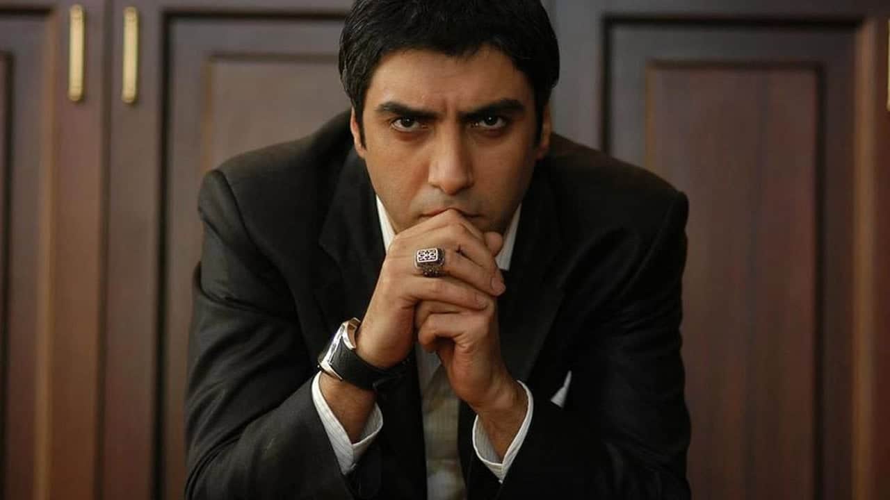 "Tayyip Erdoğan" detayı dikkat çekti! Kurtlar Vadisi’nin Polat Alemdar’ı Necati Şaşmaz, boyuna gelen iki oğlunu da alıp oraya gitti