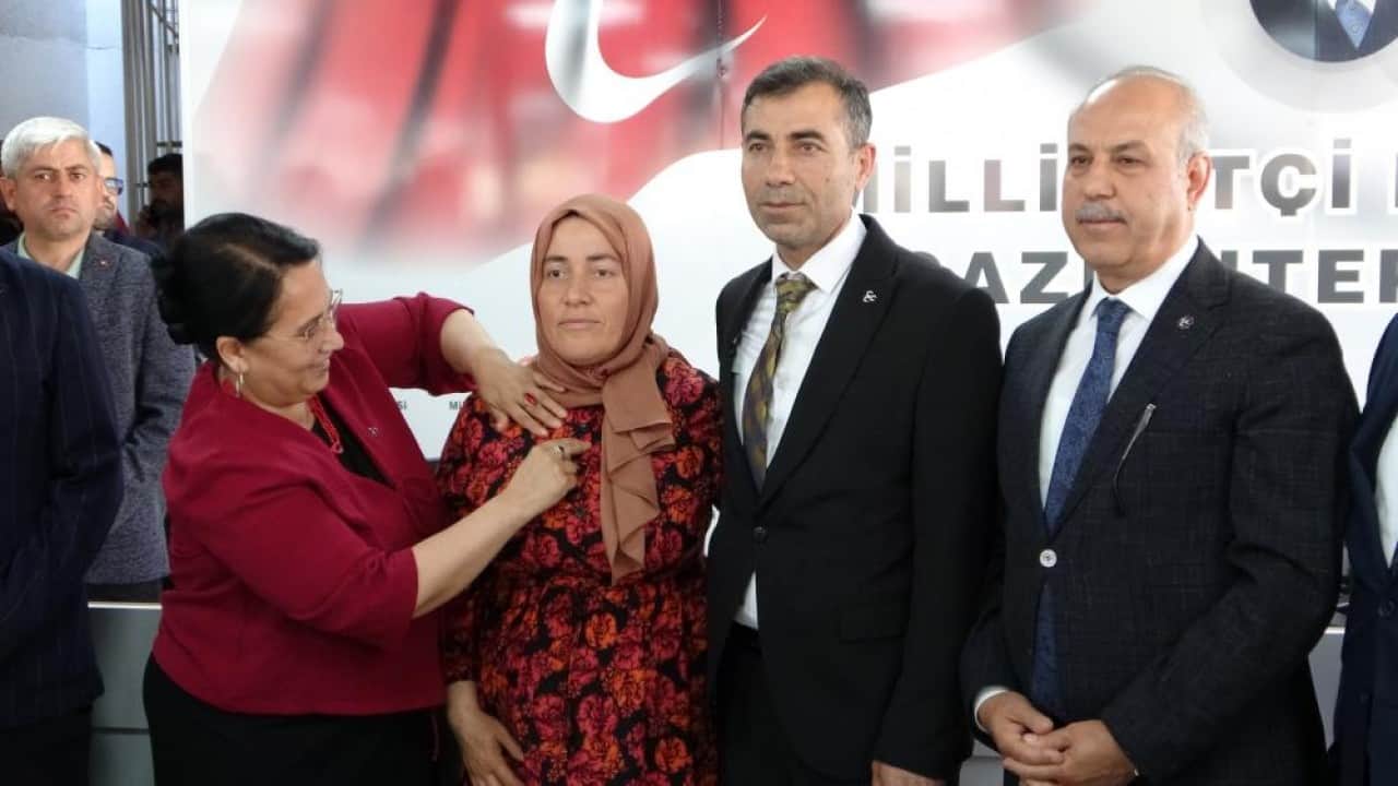 Foto - "Tayyip Erdoğan ve Bahçeli’nin öncülüğünde Türkiye daha güçlü" MHP'de rozet şov
