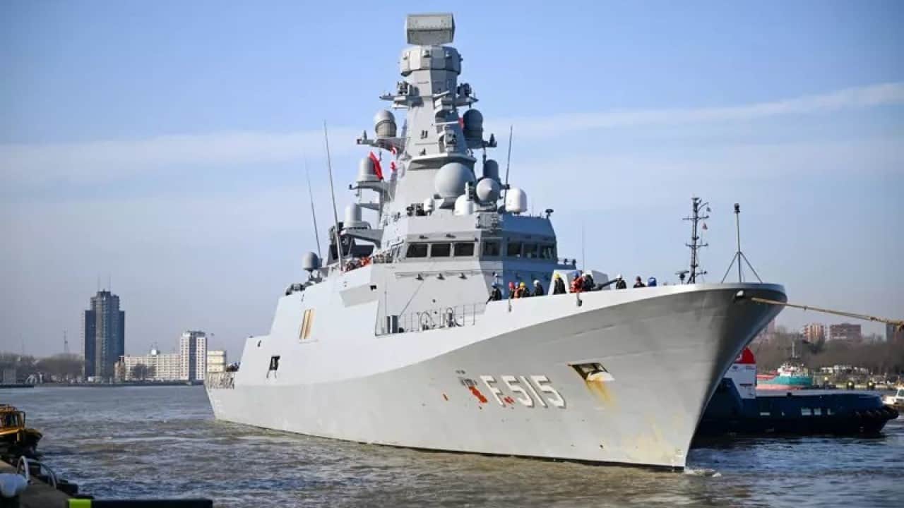 Foto - TCG Anadolu Hollanda'yı ayağa kaldırdı! Gören apar topar telefonuna sarıldı