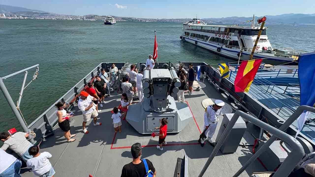 Foto - TCG Karşıyaka kapılarını vatandaşlara açtı!