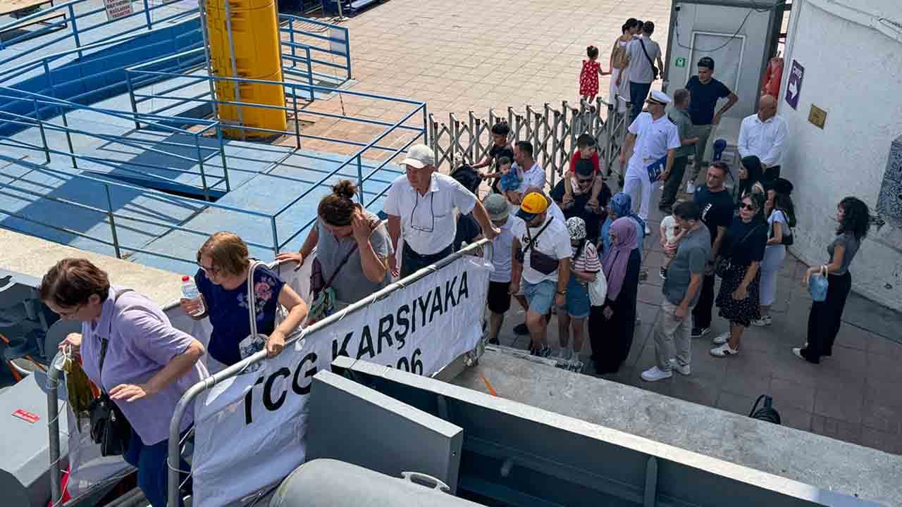 Foto - TCG Karşıyaka kapılarını vatandaşlara açtı!