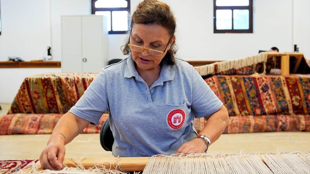 Foto - Tek tek elden geçiriliyor 500 yıllık saray seccadeleri gün yüzüne çıkacak