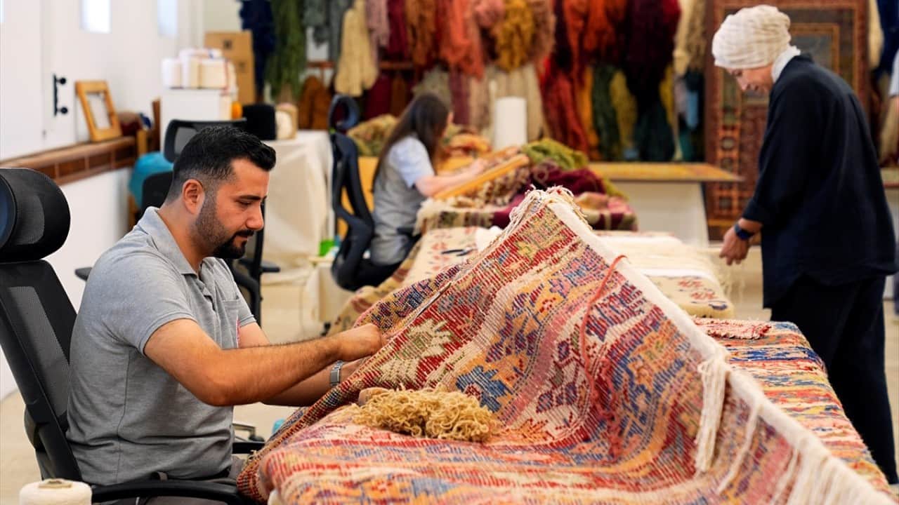 Foto - Tek tek elden geçiriliyor 500 yıllık saray seccadeleri gün yüzüne çıkacak